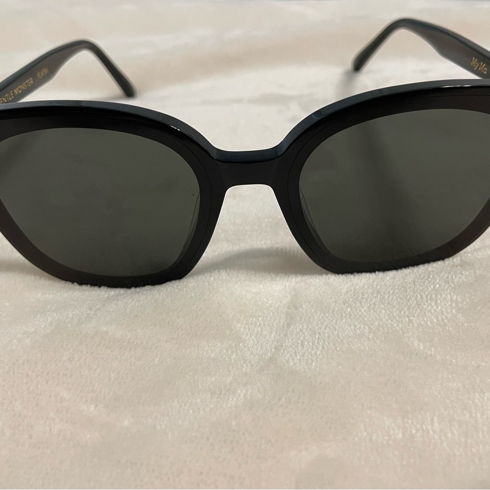 GENTLE MONSTER Black Sunglasses - Picture 8 of 16